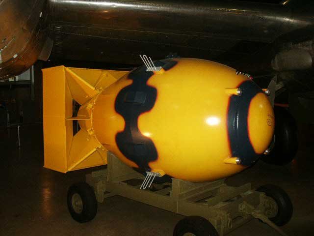 atom bomb ww2