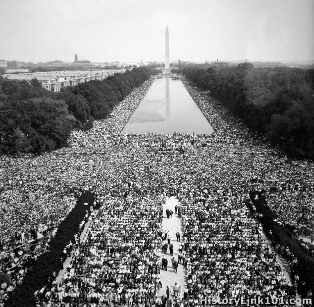 Crowd at the Washington Monument