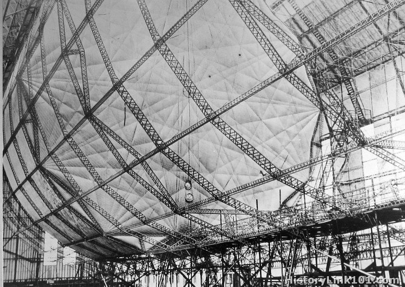 Airship framework with trail cell in place 