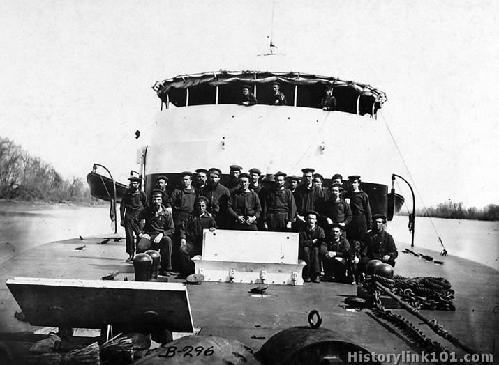 Crew of monitor Saugus James River