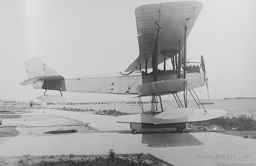 Standard Amphibious Bi-Plane 