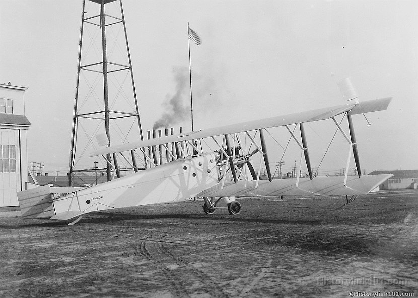 Fokker Biplane from front 