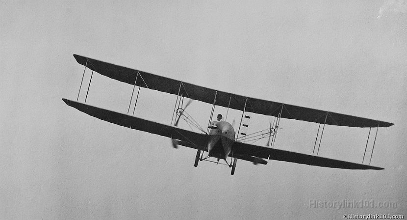 Wright Model F in flight front view 