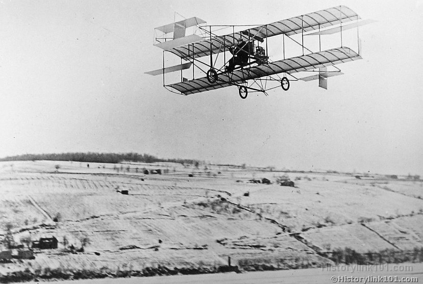 Curtiss Airplane in flight 1910 