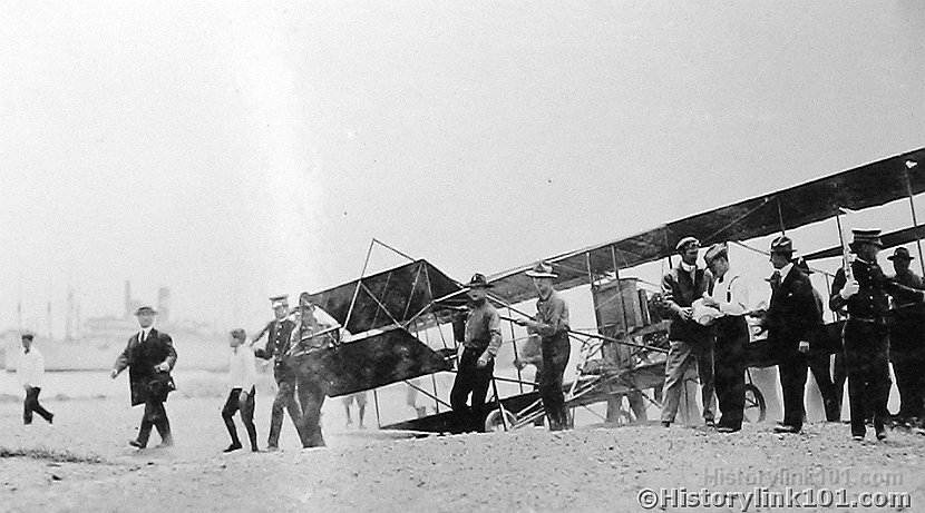 Flight by Glenn Curtiss from Albany to New York City 1910 