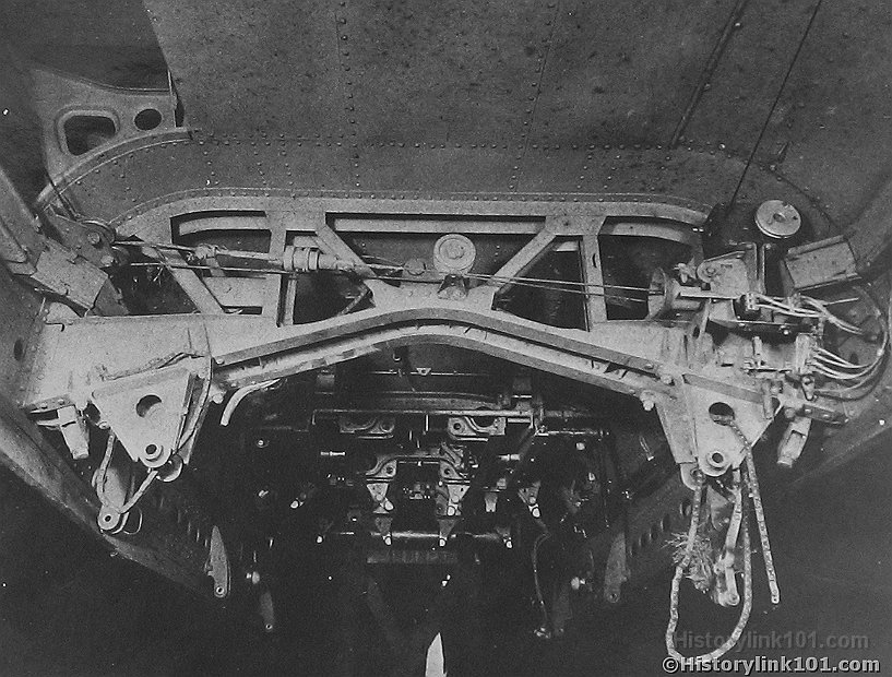 Mechanism for operation of bomb doors 