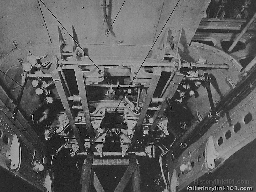 Mechanism for operation of bomb doors 