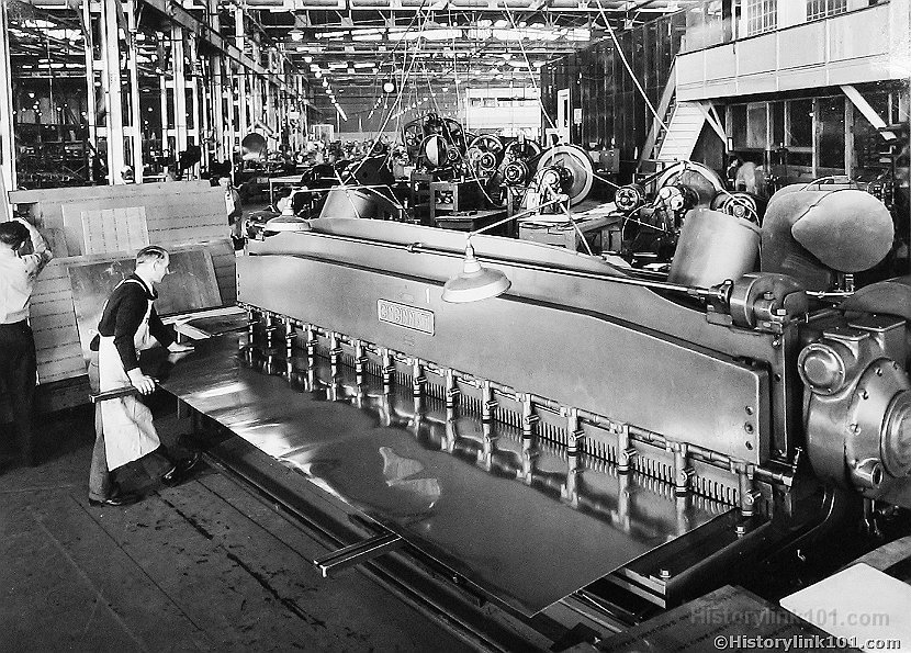 14 foot Shearer in foreground