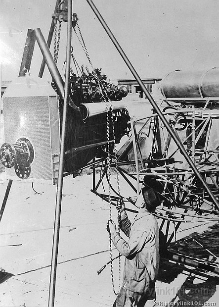 Removing Engine from Fokker FIII 