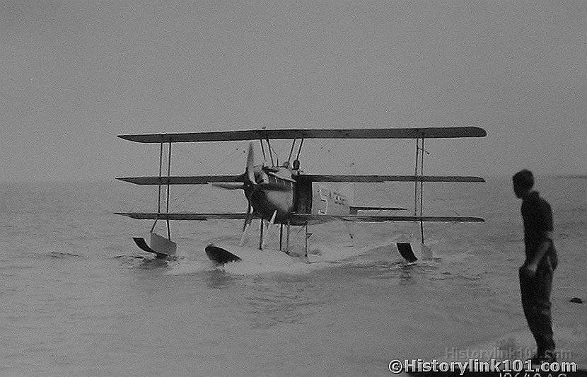 Naval Tri-plane race Curtiss 18-t 