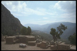sacred way in delphi
