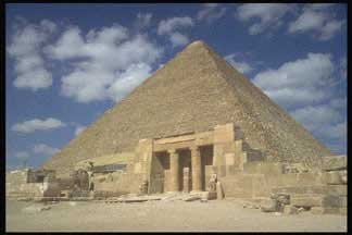 side view great pyramid of khufu
