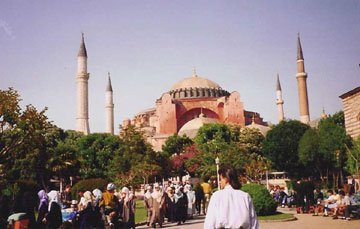 picture of Hagia Sophia from front.