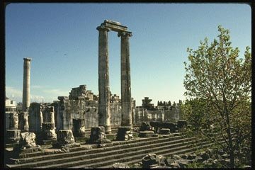 temple of apollo ruins in turkey