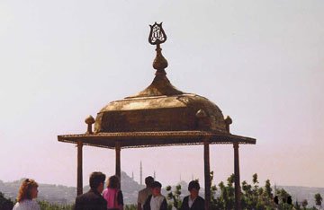 Outside the Topkadi Palace